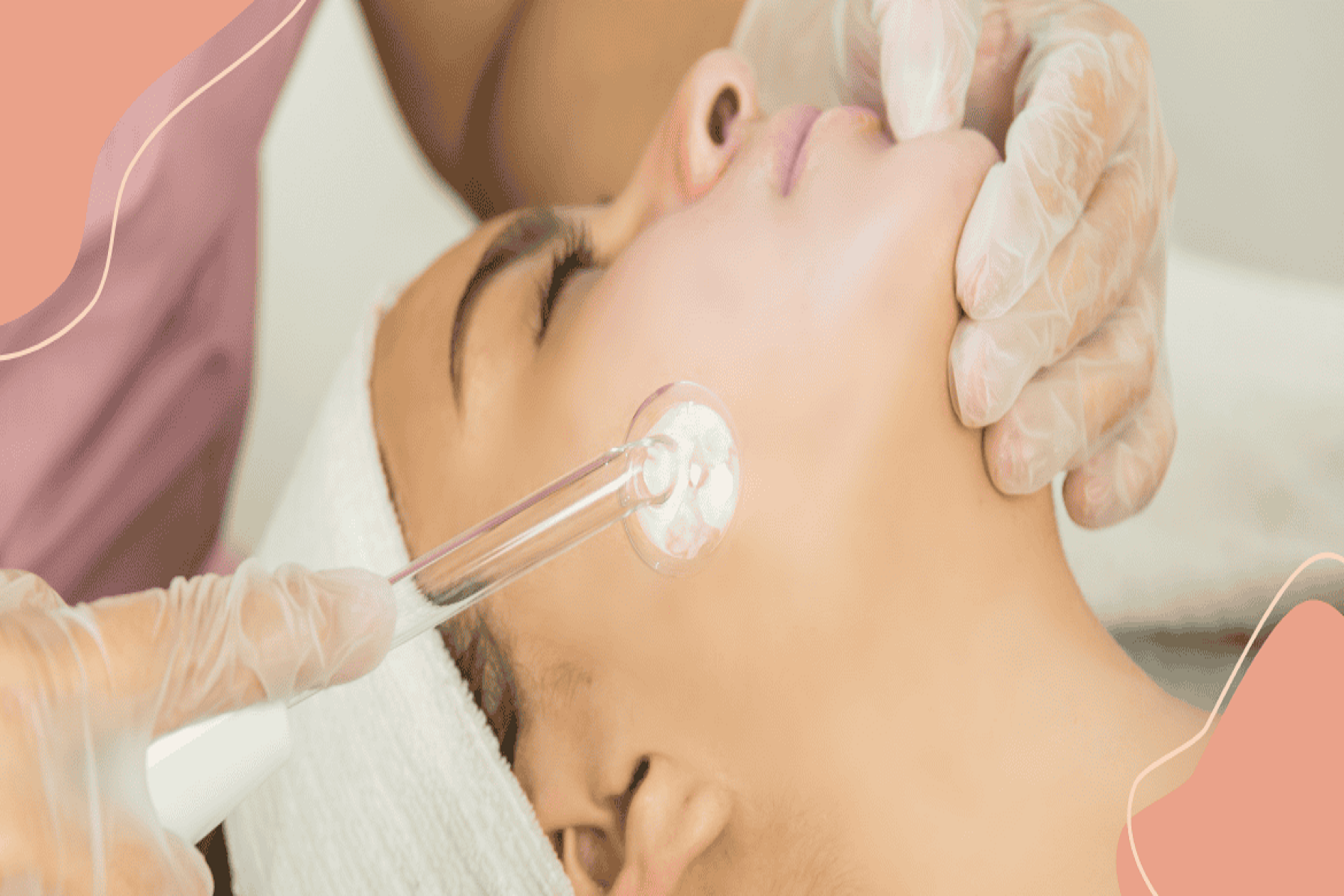 Equipamento de alta frequência sendo usado em um tratamento facial.